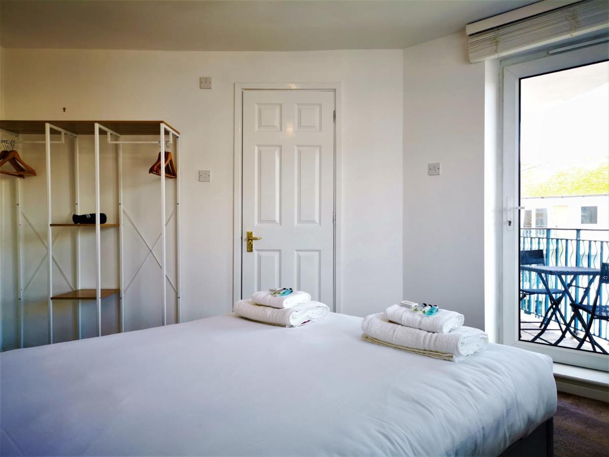 شقة Marina Living With Parking, Balcony, Quiet And Secure برايتون المظهر الخارجي الصورة