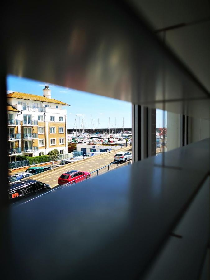 شقة Marina Living With Parking, Balcony, Quiet And Secure برايتون المظهر الخارجي الصورة